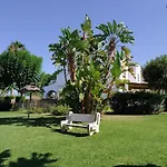 Townhouse In San Pedro- Private Garden, Golf, Beach, Pool Prázdninový dům Estepona