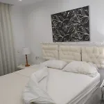 Townhouse In San Pedro- Private Garden, Golf, Beach, Pool Estepona