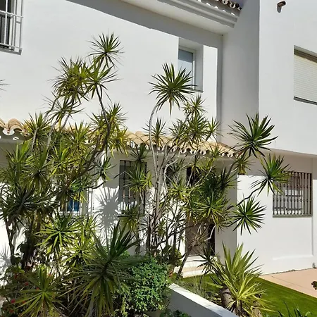 Townhouse In San Pedro- Private Garden, Golf, Beach, Pool * Estepona