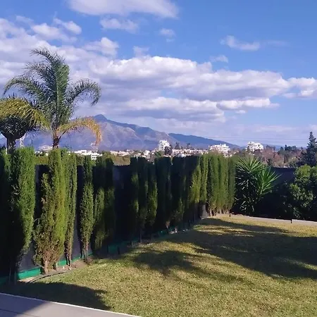 Townhouse In San Pedro- Private Garden, Golf, Beach, Pool 度假居 *