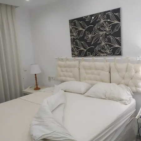 Townhouse In San Pedro- Private Garden, Golf, Beach, Pool Estepona