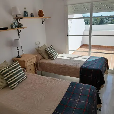 Townhouse In San Pedro- Private Garden, Golf, Beach, Pool 度假居 *