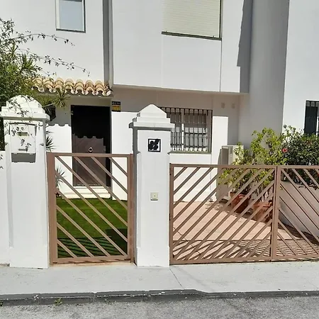 Townhouse In San Pedro- Private Garden, Golf, Beach, Pool *