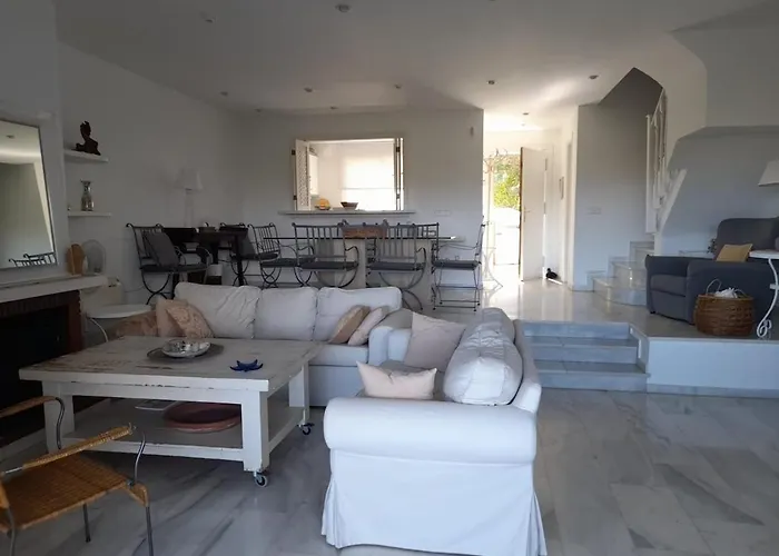 Townhouse In San Pedro- Private Garden, Golf, Beach, Pool