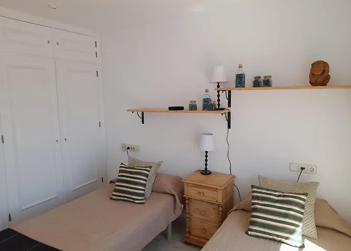 Townhouse In San Pedro- Private Garden, Golf, Beach, Pool * Estepona