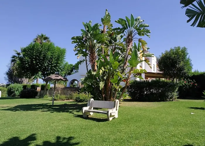 Townhouse In San Pedro- Private Garden, Golf, Beach, Pool Holiday home Estepona