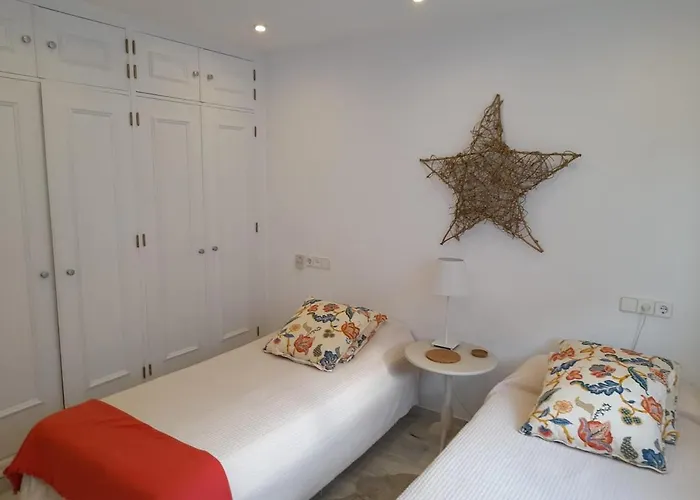 Townhouse In San Pedro- Private Garden, Golf, Beach, Pool Estepona