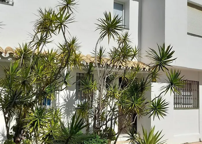 Townhouse In San Pedro- Private Garden, Golf, Beach, Pool * Estepona